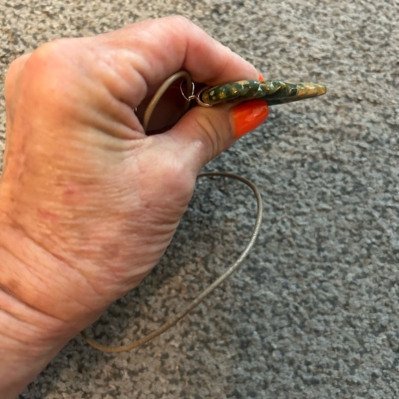 Necklace  🍁 leaf 🍁 shaped pendant necklace. - Picture 3 of 8